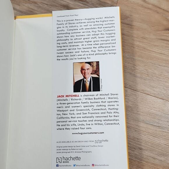 🔹️NWOT Hug Your Customers - Picture 5 of 5